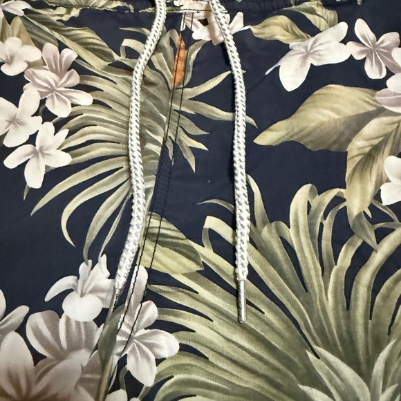 Tommy Bahama Floral Pineapple Relax Swim Shorts- Medium - Picture 3 of 10